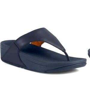 Women’s 9.5 navy Fitflop sandals in great condition